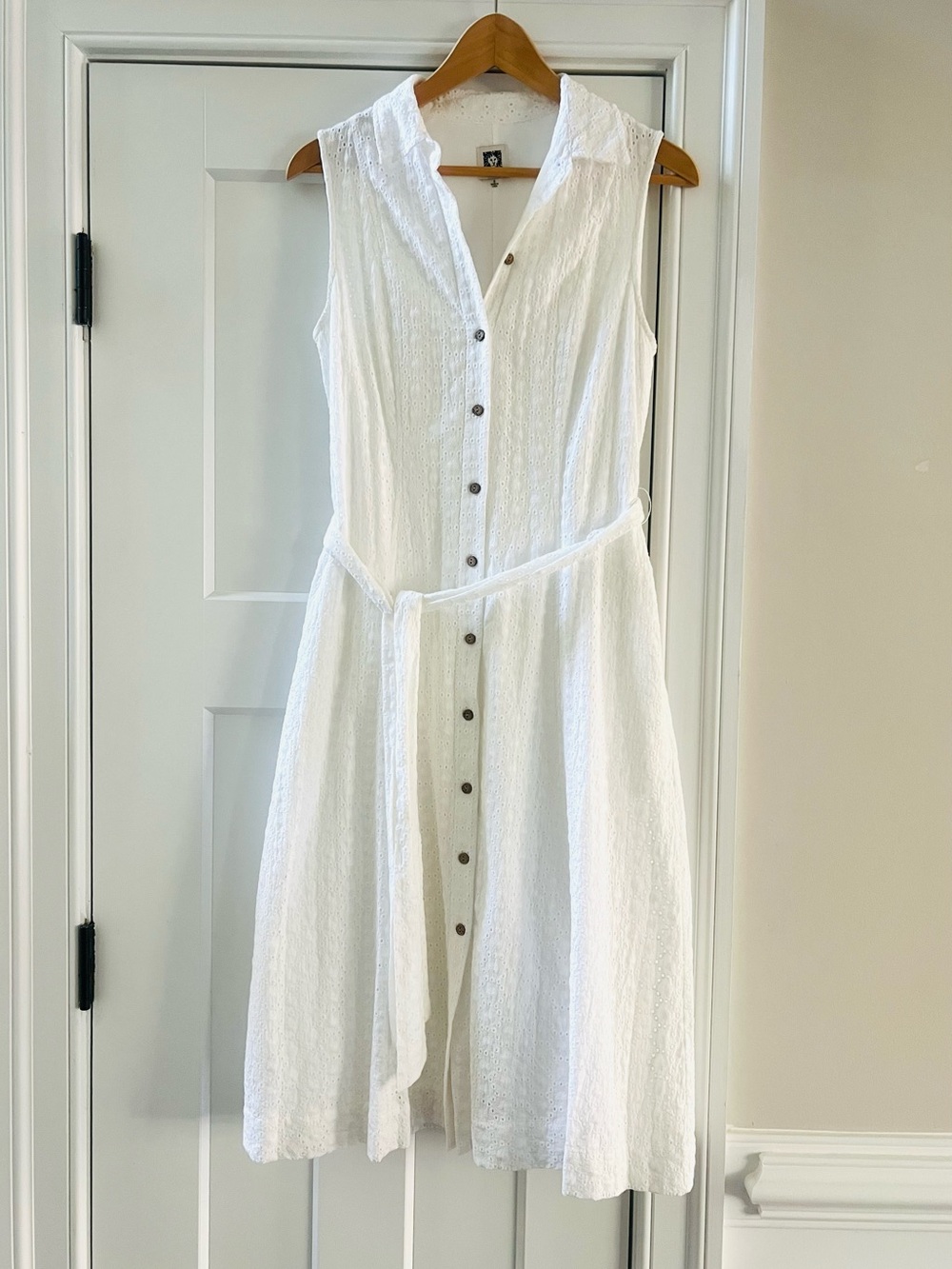 Anne Klein White eyelet Sleeveless Button-Front Dress with Waist Tie Size 6